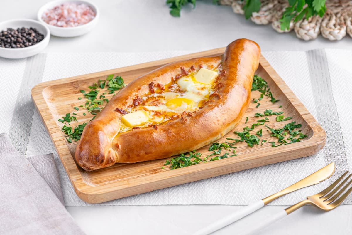 Khachapuri Adjarian